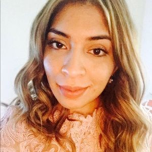 Meet your Posher, Estefani